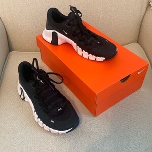 Like New! Women’s Nike Metcon 5 Athletic Shoes - Pickleball